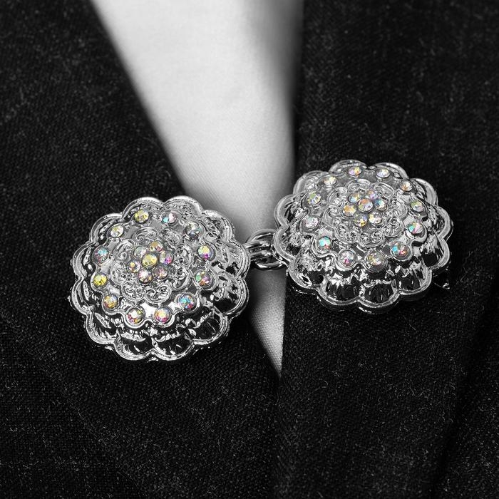 Зажим для кардигана &laquo;Ажур&raquo;, цвет радужный в серебре