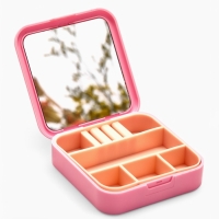 Органайзер для хранения украшений с зеркалом «Шкатулка портативная», 9*9*2,5см, цвет розовый Органайзер для хранения украшений с зеркалом «Шкатулка портативная», 9*9*2,5см, цвет розовый