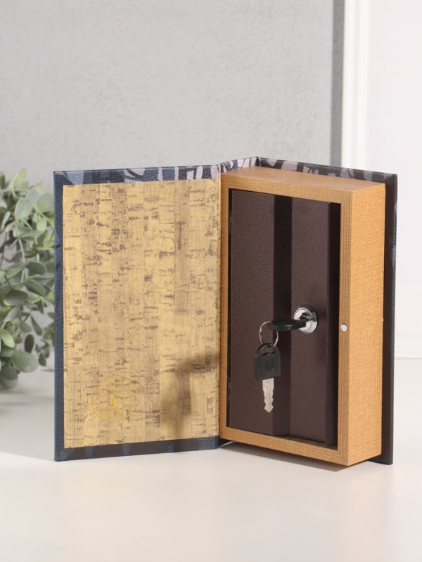 Сейф-книга дерево кожзам Сейф-книга дерево кожзам "Артур Конан Дойл. Собака Баскервилей" 21х13х5 см