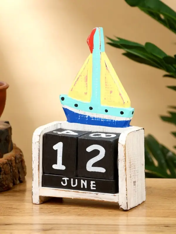 Календарь настольный "Парусник" дерево 11х5х16 см, цв. жёлтый