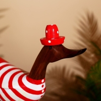 Сувенир "Уточка в красном" дерево 25х7х25 см