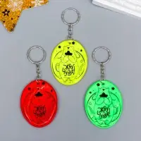 Брелок пластик светоотражающий "Мишка - Жду чуда!" МИКС 5,7х4,5 см