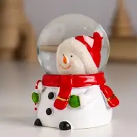 Сувенир полистоун водяной шар "Дед Мороз/Снеговик шар на голове" МИКС 6,8х5х5 см