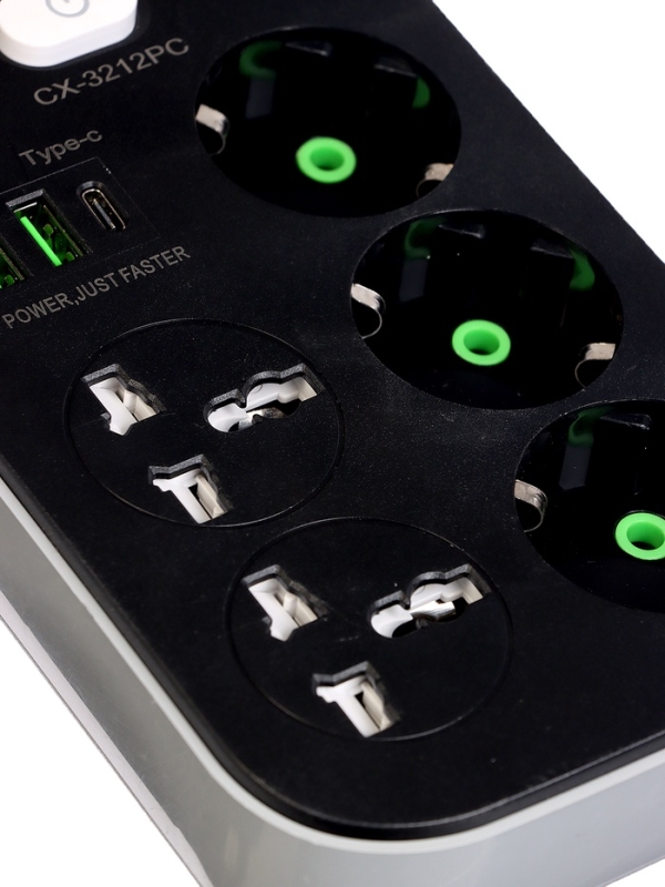 Удлинитель 3 евро + 2 унив.роз, 2м, 1300 Вт, 3х0.75 мм2, 2 USB-A+USB-C, 2.1А, c з/к, с выкл.   10534