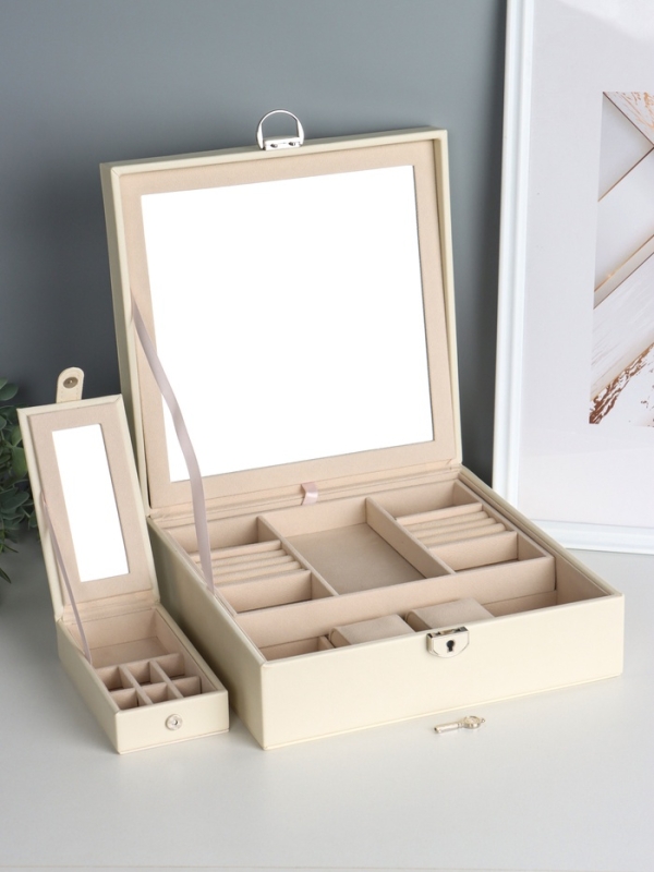 Шкатулка кожзам под часы 2 отделения и бижутерию "Ромбы белые" матовая 8,5х25х25 см