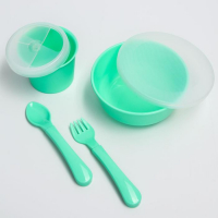 Набор детский &laquo;Первый подарок малышу&raquo;, 10 предметов: бутылочки для кормления 150 и 250 мл, поильник, посуда, нагрудник, расчёска, щётка, цвет зелёный