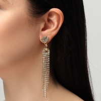 Серьги висячие со стразами &laquo;Грация&raquo; полукруг на кольцах, цвет белый в золоте,10 см