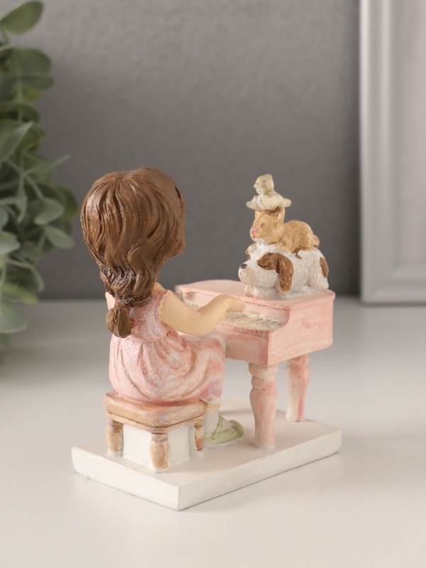 Сувенир полистоун "Малышка играет на фортепиано, зверята слушают" 9,5х5,5х10 см