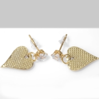 Серьги со стразами «Сердце» изящное, цвет белый в золоте Серьги со стразами «Сердце» изящное, цвет белый в золоте