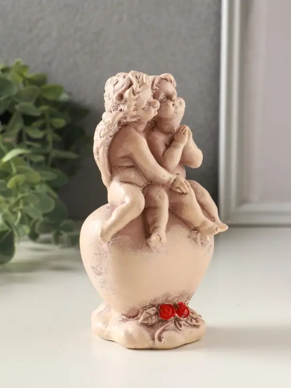 Статуэтка "Ангелочки на сердце" высота 15 см,  эффект состаривания, слоновая кость