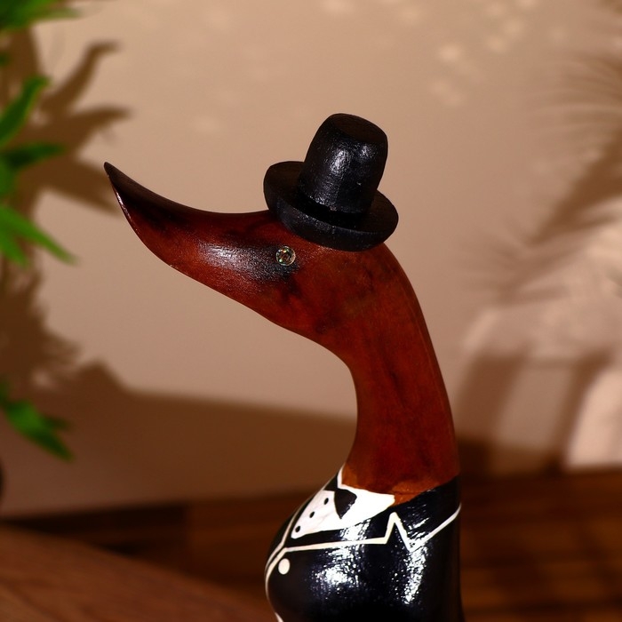 Сувенир "Утка в костюме" дерево 45 см