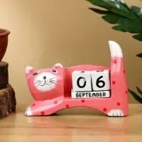 Календарь настольный "Кошка" дерево 13х4х10 см, цв. розовый