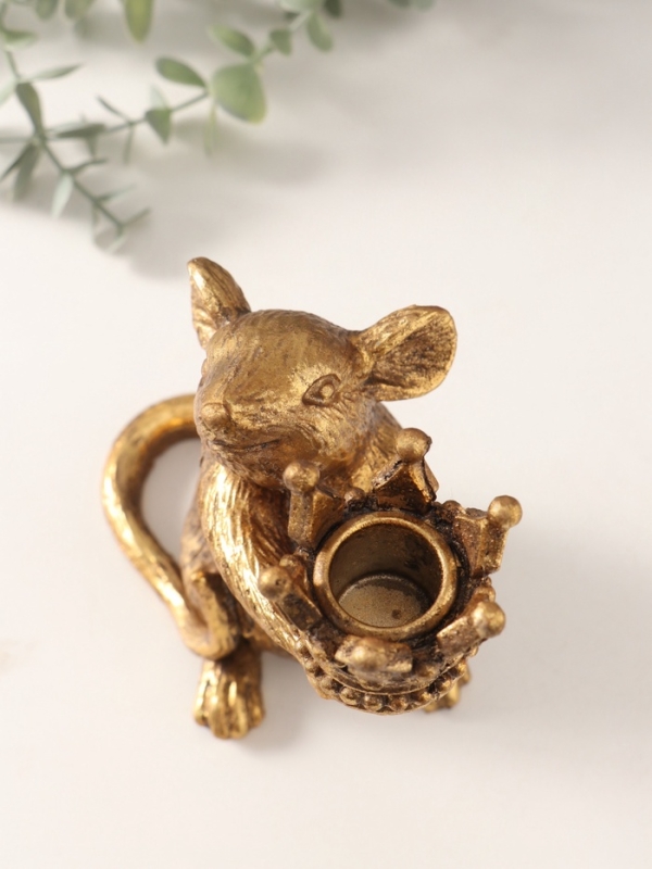 Подсвечник полистоун на 1 свечу "Мышка с короной в руках" золото 15,5х8х15,5 см