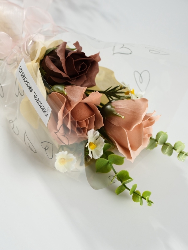 Букет из мыльных лепестков "Нежные цветы на подарок" красный 10х10х25,3 см