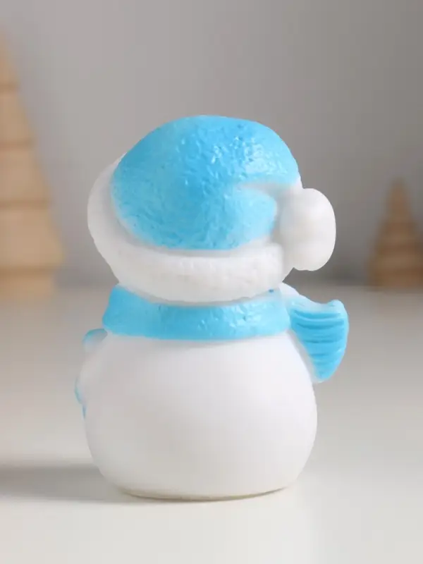 Фигурка светящаяся RISALUX &laquo;Снеговик в голубом&raquo; LED, 3хAG10 7,5х5,5х10 см