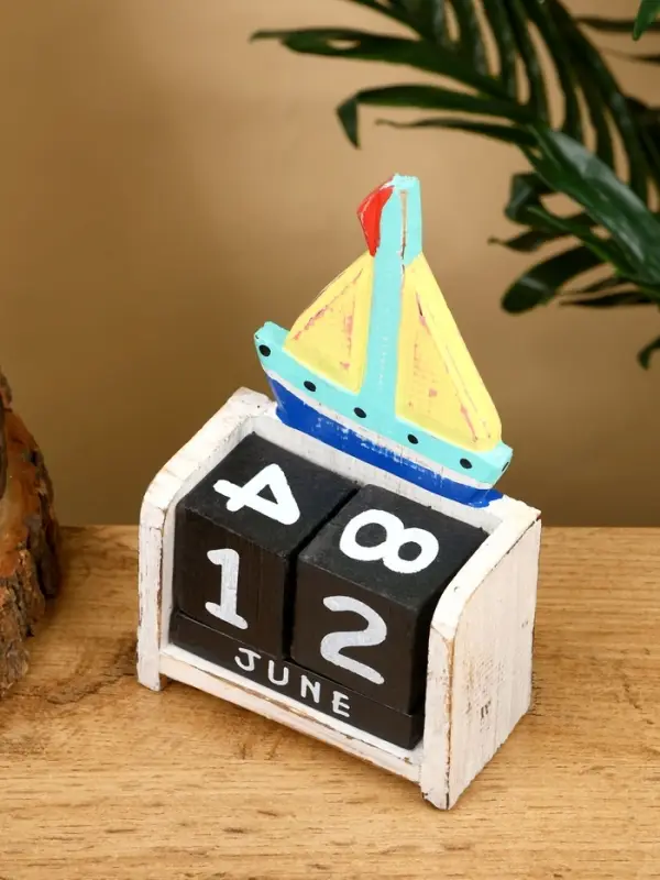 Календарь настольный "Парусник" дерево 11х5х16 см, цв. жёлтый