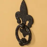 Дверной молоток "Геральдическая лилия"  10х20 см