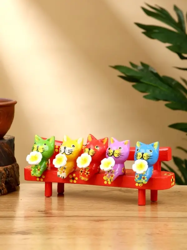Сувенир "Котята на скамейке" дерево 19х8х6 см, цв. красный