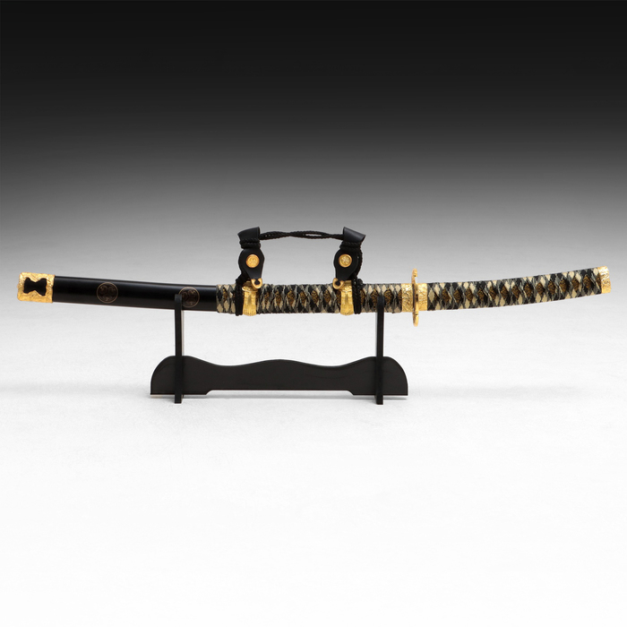 Сувенирное оружие "Катана Хикэру" 78 см, чёрная с золотом, на подставке