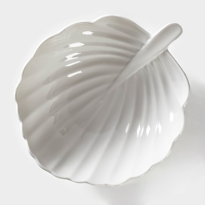 Салатник фарфоровый Magistro &laquo;Лист Бланш&raquo;, 550 мл, 20,5&times;17 см, цвет белый