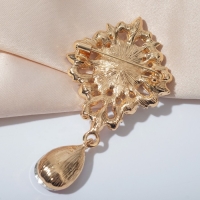 Брошь &laquo;Императрица&raquo; гамма, цвет бело-зелёный в золоте