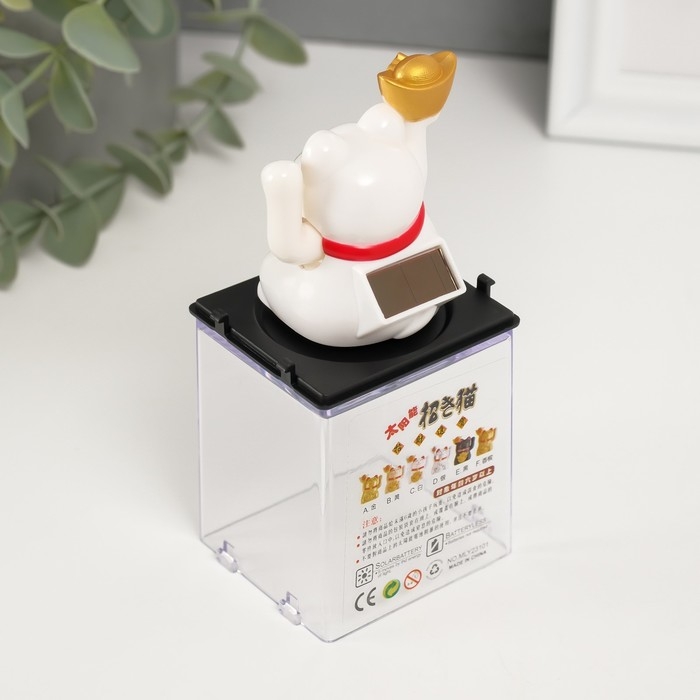 Маятник пластик "Белый Манэки-нэко со слитками Ямб" 5х5х6 см