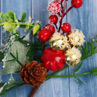 Декор "Зимние грезы" ягоды веточки листья шишка, 19 см Декор "Зимние грезы" ягоды веточки листья шишка, 19 см