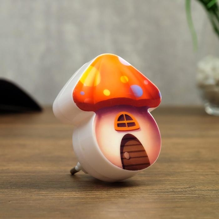 Ночник пластик от сети Ночник пластик от сети "Домик-грибок" МИКС 8х7х2,5 см RISALUX