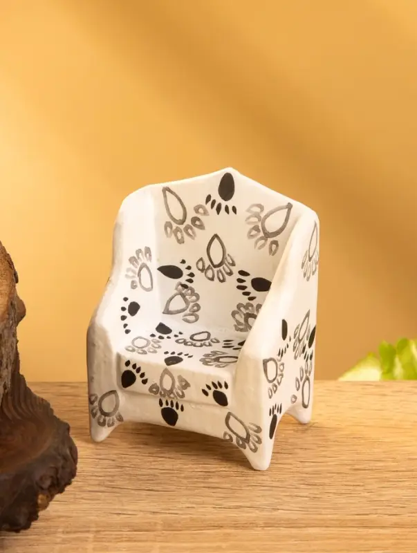 Сувенир &laquo;Кресло с следами&raquo;, 5&times;3&times;6.5 см, дерево, чёрно-белый