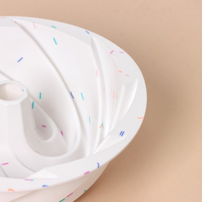 Форма для выпечки KONFINETTA &laquo;Немецкий кекс. Вихрь&raquo;, силикон, d=24 см, цвет белый