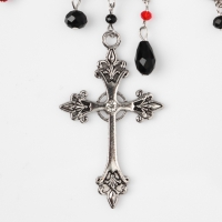 Колье &laquo;Крест&raquo; бусины с цепями, цвет чёрно-красный в серебре