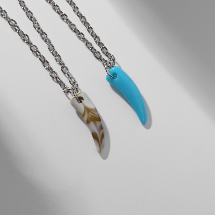 Кулоны &laquo;Неразлучники&raquo; клыки малые, цвет бежево-голубой в серебре, 45 см