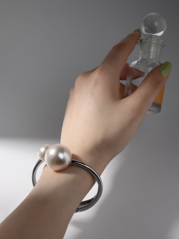 Браслет металл &laquo;Жемчужный&raquo; две бусины, цвет серебро