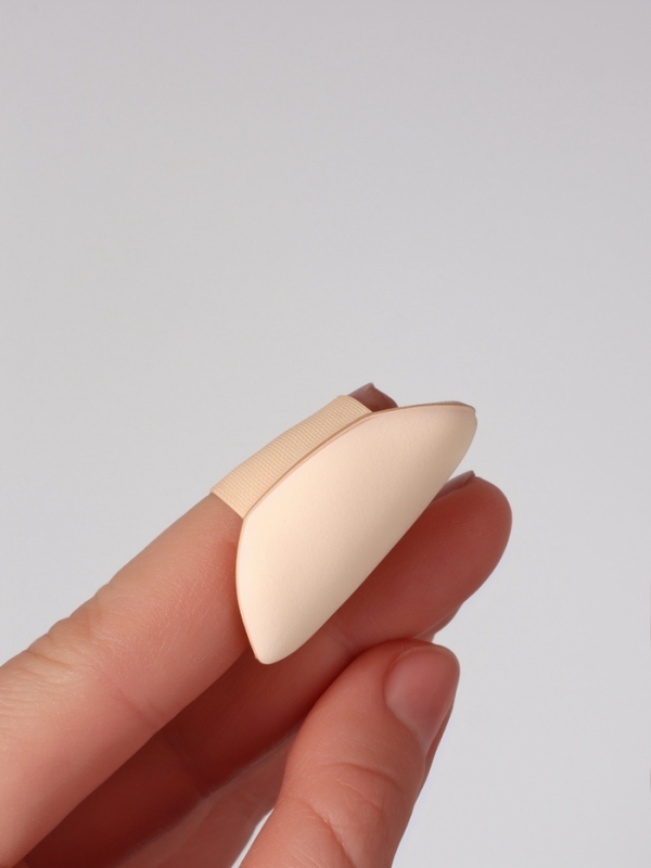 Набор спонжей д/макияжа с держат (наб 6шт цена за наб) 3,9*3,1*0,5см пласт футляр QF