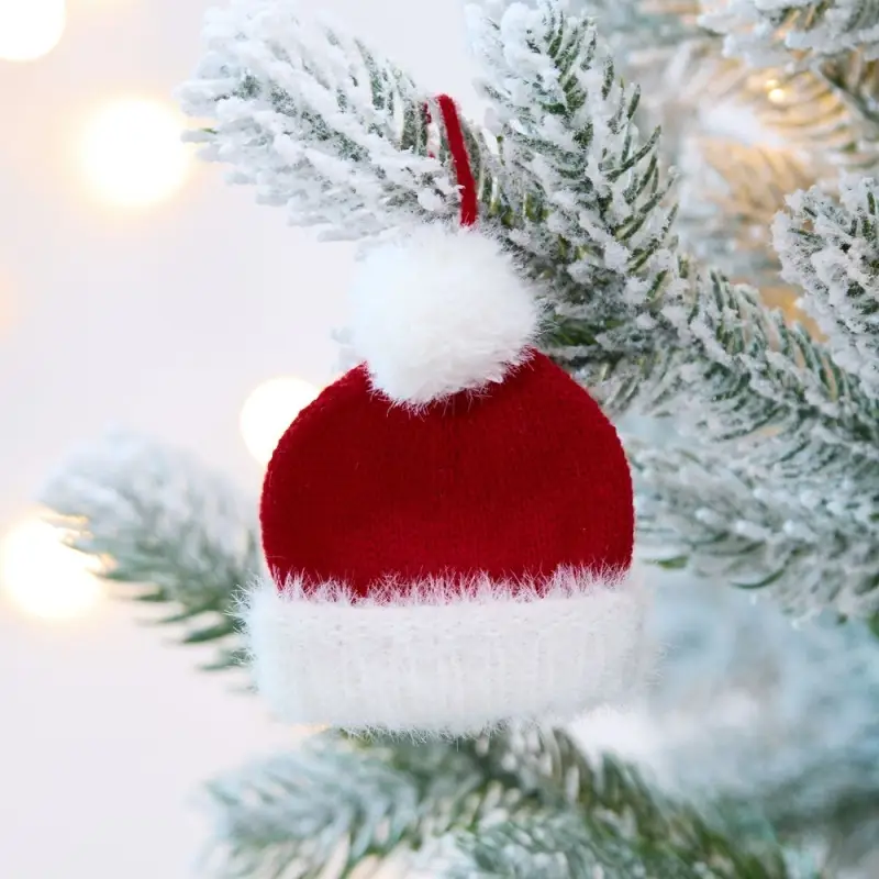 Подвеска на елку &laquo;Вьюшка&raquo;, шапочка, красная