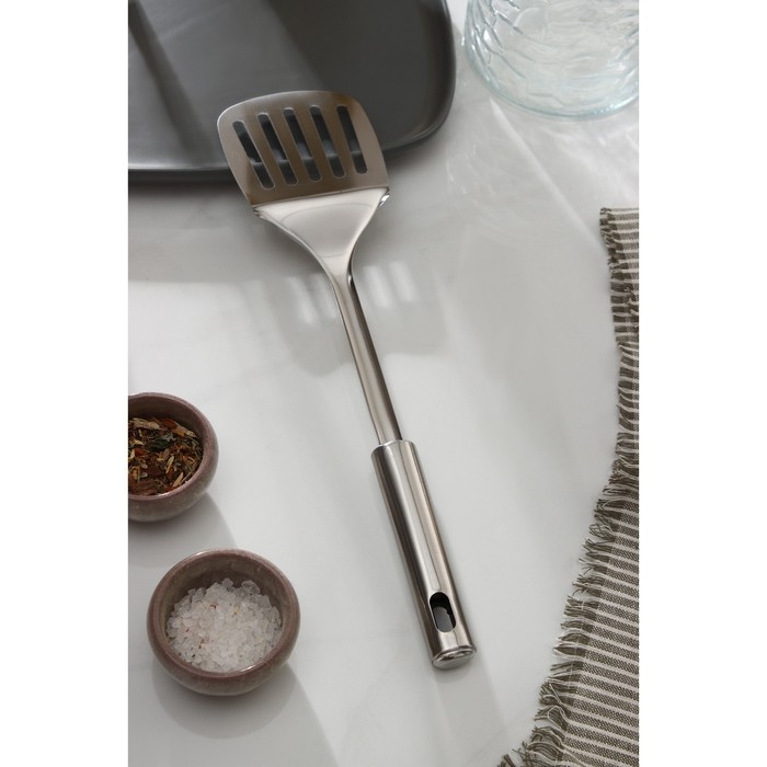 Лопатка из нержавеющей стали перфорированная Доляна &laquo;Стандарт&raquo;, длина 33,5 см, с отверстиями