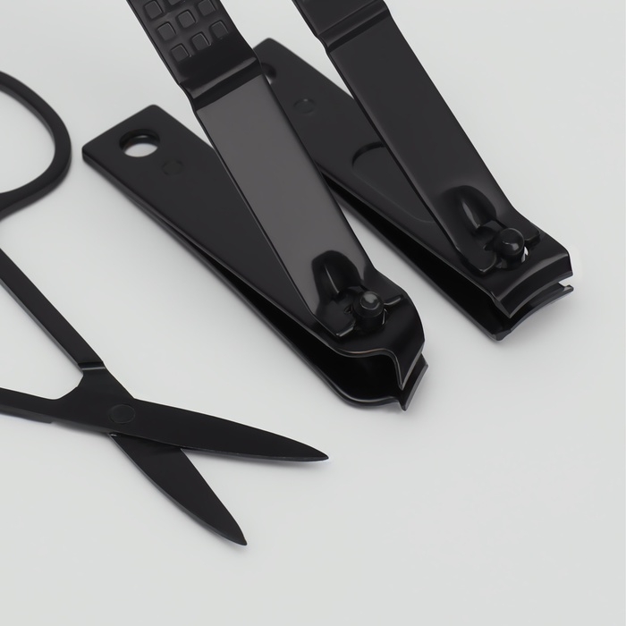 Набор маникюрный &laquo;Christian&raquo;, 8 предметов, в футляре, цвет чёрный/серый