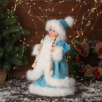 Снегурочка "В пушистой шубке, с фонариком" двигается, с подсветкой, 40х20 см, голубой Снегурочка "В пушистой шубке, с фонариком" двигается, с подсветкой, 40х20 см, голубой