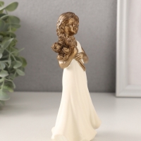 Сувенир полистоун "Девочка с букетом тюльпанов" 7,5х5х15 см