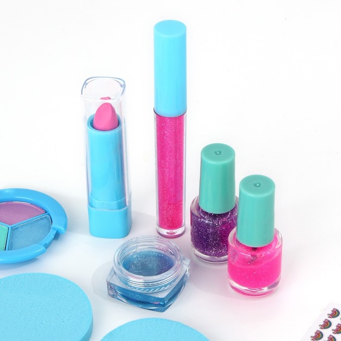 Набор детской косметики в чемодане «Сказка», тени, блески для губ, глиттер, лаки для ногтей, наклейки, пилочка, кисти, косметичка, корона Набор детской косметики в чемодане «Сказка», тени, блески для губ, глиттер, лаки для ногтей, наклейки, пилочка, кисти, косметичка, корона