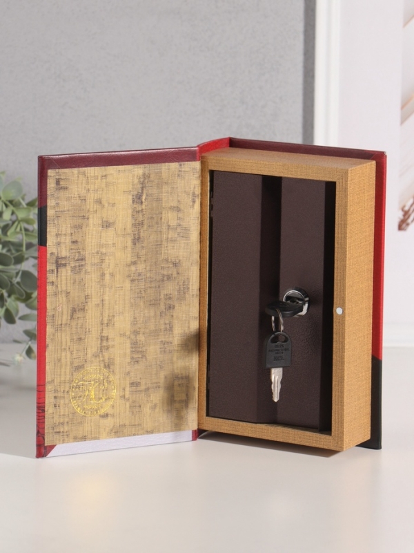 Сейф-книга дерево кожзам "Фёдор Достоевский. Преступление и наказание" тиснение 21х13х5 см   1055335