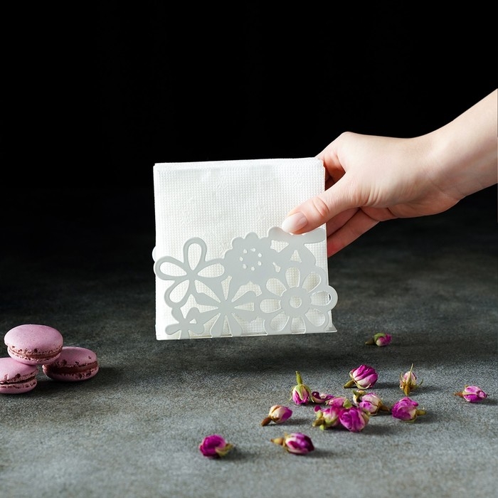 Салфетница &laquo;Цветы&raquo;, 13&times;4,5&times;9 см, цвет белый