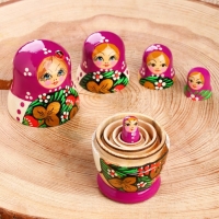 Матрёшка &laquo;Божья коровка&raquo;, фиолетовый платок, 5 кукольная, 9-11 см