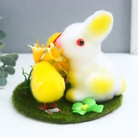 Сувенир пасхальный "Кролик и два цыплёнка на травке с цветком" 12х12х10,5 см Сувенир пасхальный "Кролик и два цыплёнка на травке с цветком" 12х12х10,5 см