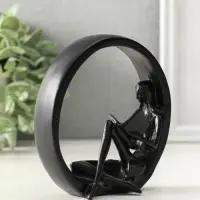 Сувенир полистоун "Девушка читает книгу" чёрный 4х11,3х11,7 см