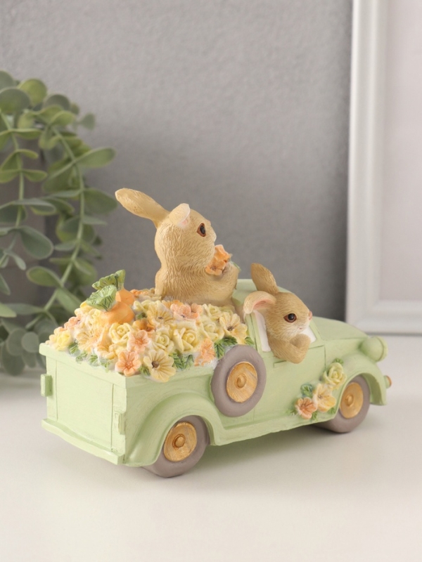 Сувенир полистоун "Зайчики в грузовике с цветами и морковью в кузове" 16х7,5х11,5 см