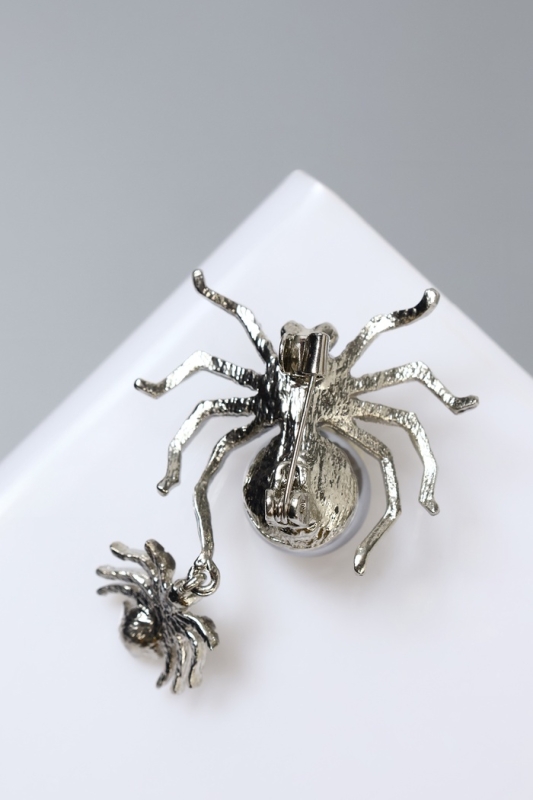 Брошь &laquo;Паук&raquo; и паучок, цветной  в серебре