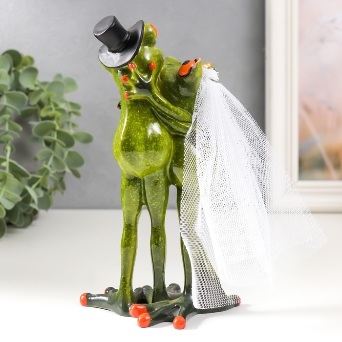 Сувенир полистоун лак "Лягушачья свадьба" 17х9,6х8 см