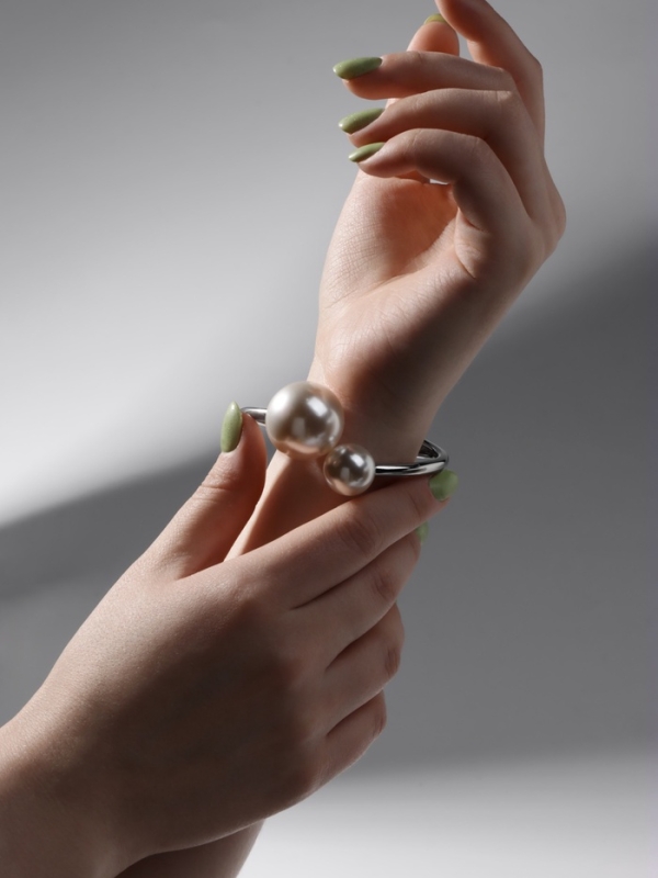 Браслет металл &laquo;Жемчужный&raquo; две бусины, цвет серебро