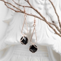 Серьги висячие со стразами &laquo;Капля с ромбом&raquo;, цвет чёрный в розовом золоте, 7,2 см